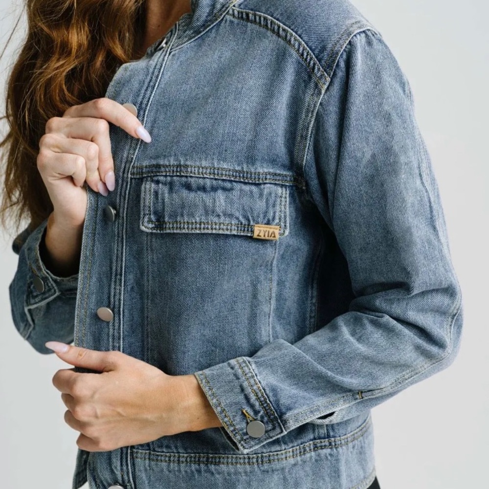 Denim jacket - jean Size large. NWOT